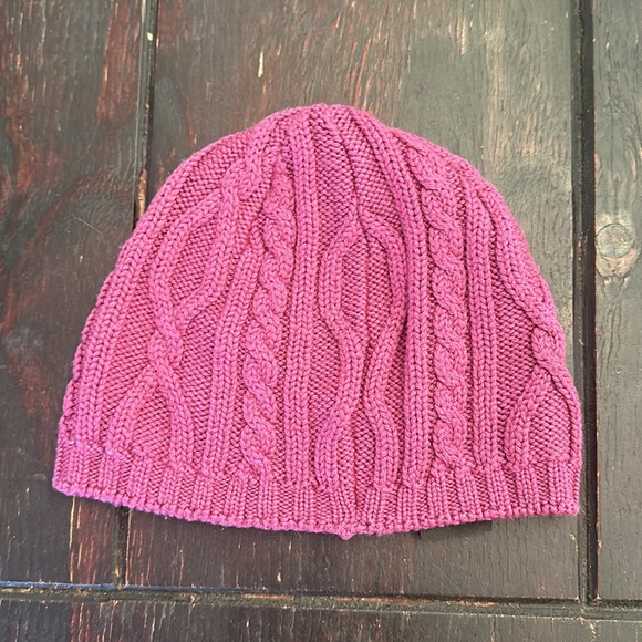 Women’s Canada Goose toque - Picture 2 of 3